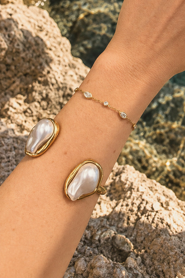 Sienna Pearl Bangle - Gold