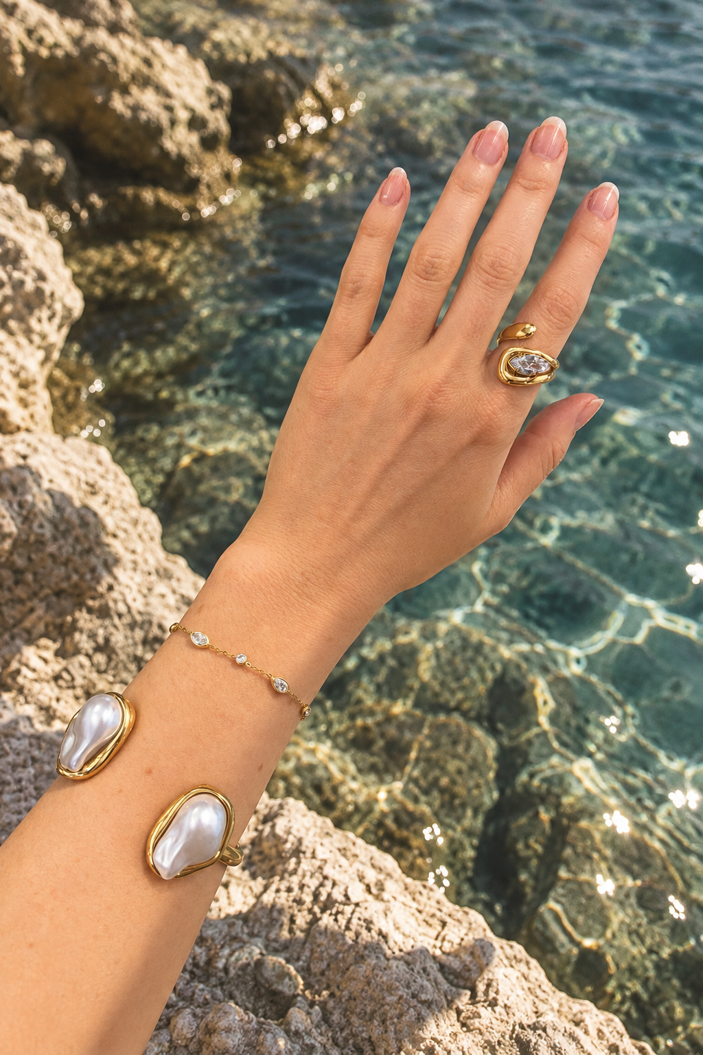 Dainty Teardrop Bracelet - Gold
