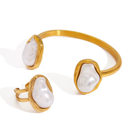 Sienna Pearl Bangle - Gold